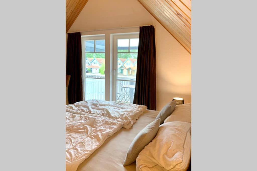 Ferienhaus Mit Bootssteg Am See In Райнсберг Екстериор снимка