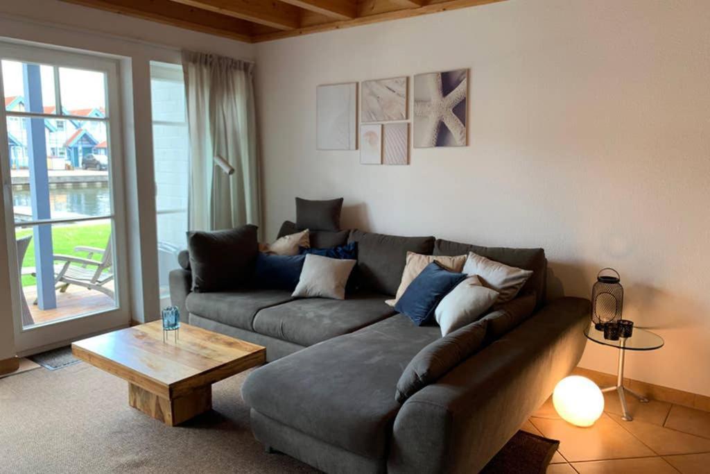 Ferienhaus Mit Bootssteg Am See In Райнсберг Екстериор снимка