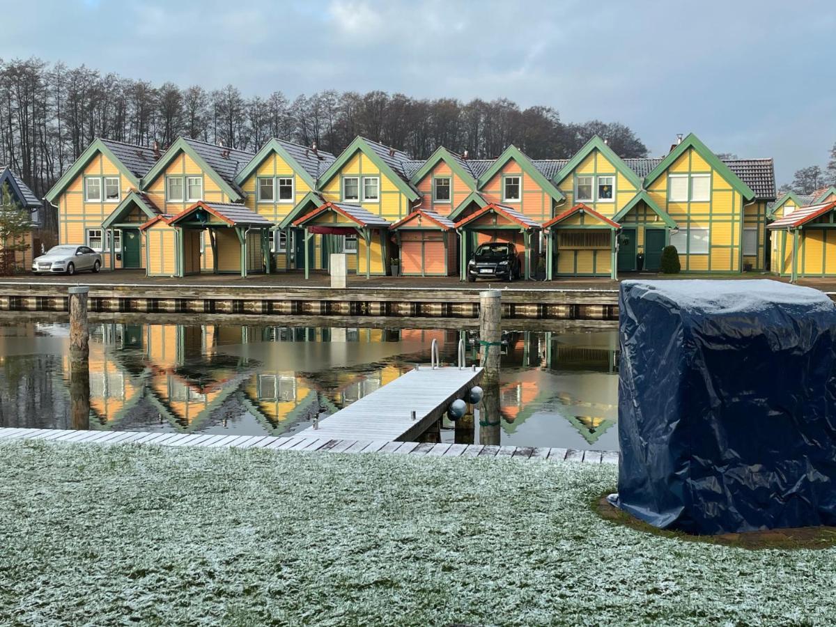 Ferienhaus Mit Bootssteg Am See In Райнсберг Екстериор снимка