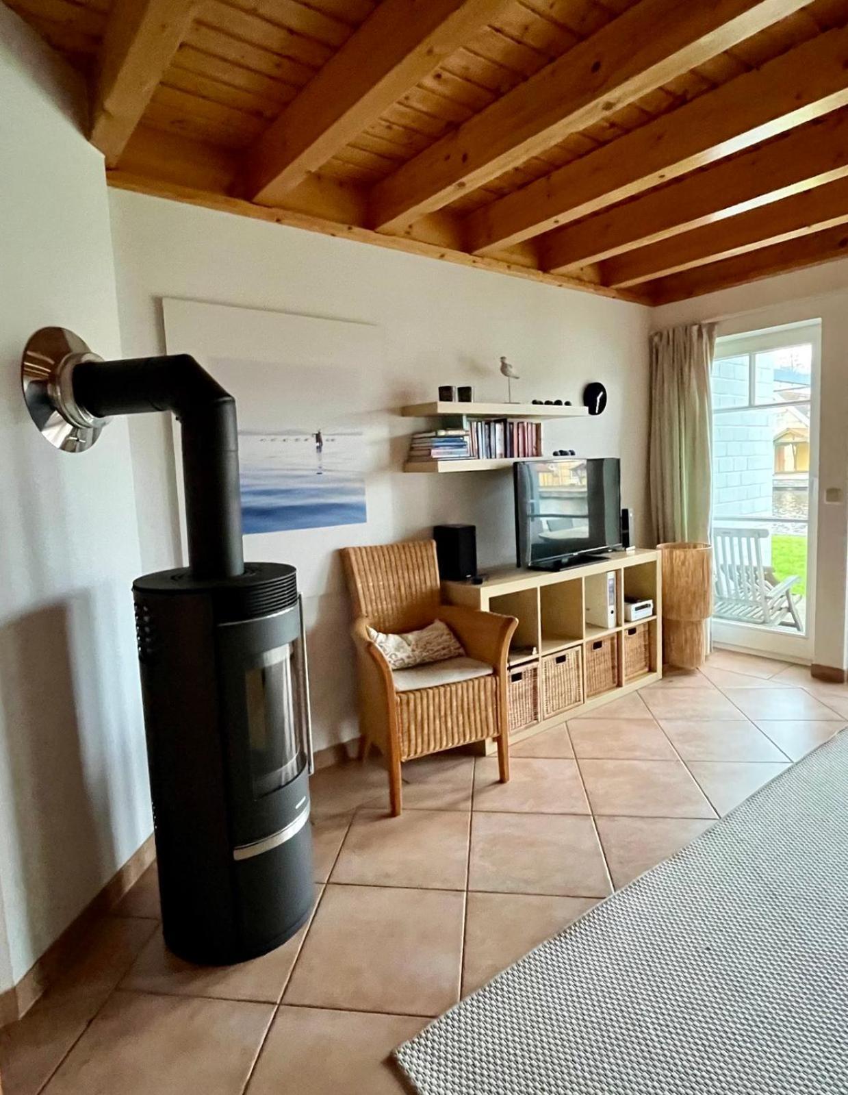 Ferienhaus Mit Bootssteg Am See In Райнсберг Екстериор снимка